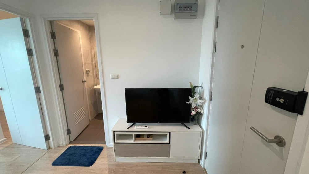 For rent, Icondo Seri Thai Green Space, separate room, separate bedroom, living room, comfortable garden view, hurry and book now.