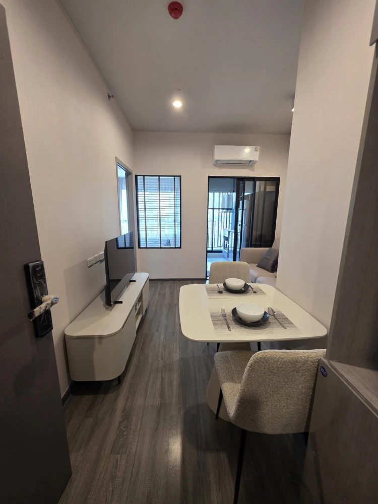 For rent: Ideo Ramkhamhaeng - Lamsamli Station, high floor unit, fully furnished, good ventilation. Book now!
