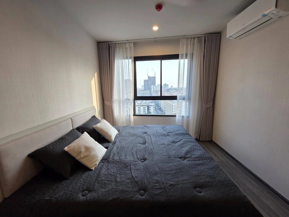 For rent: Ideo Ramkhamhaeng - Lamsamli Station, high floor unit, fully furnished, good ventilation. Book now!