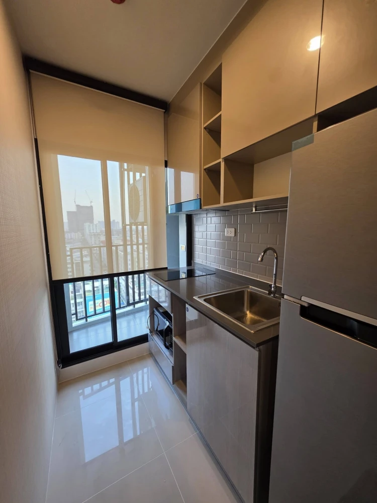 For rent: Ideo Ramkhamhaeng - Lamsamli Station, high floor unit, fully furnished, good ventilation. Book now!