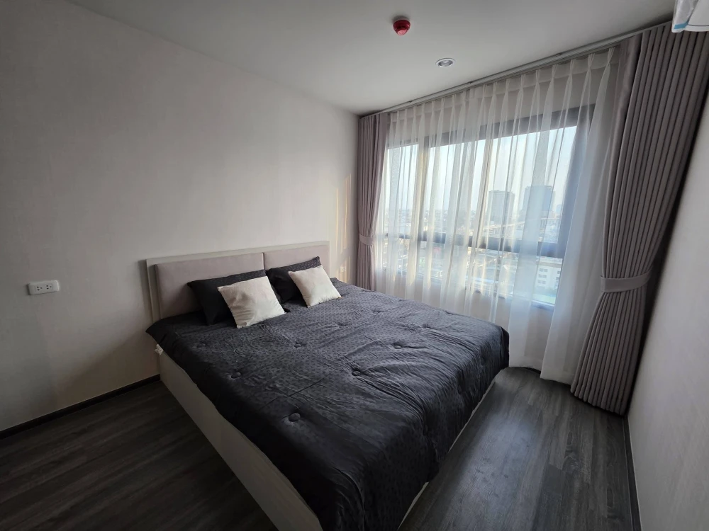 For rent: Ideo Ramkhamhaeng - Lamsamli Station, high floor unit, fully furnished, good ventilation. Book now!