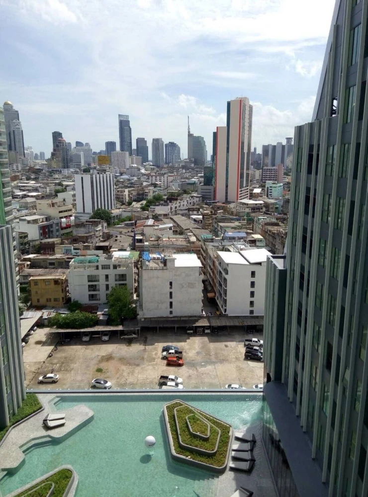 For rent, Ideo Q Chula-Samyan, 15th floor, pool view. Complete with furniture and electrical appliances