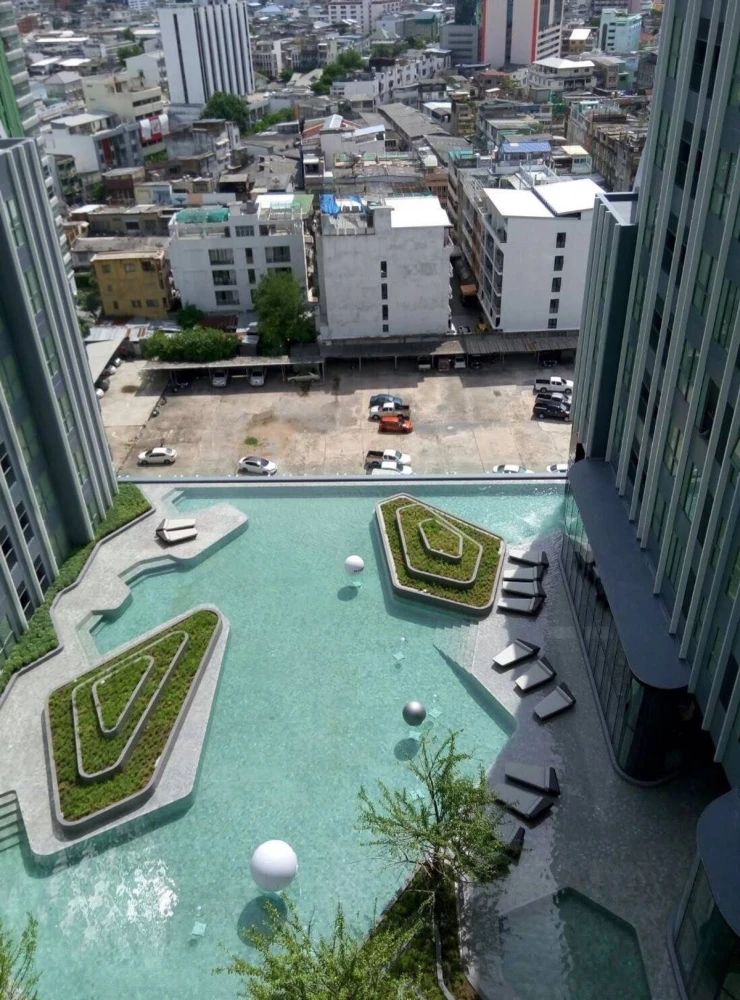 For rent, Ideo Q Chula-Samyan, 15th floor, pool view. Complete with furniture and electrical appliances