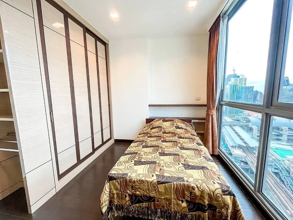 For rent: Ideo Q Phaya Thai, 19th floor, 84.5 sq m, 2 bedrooms, 2 bathrooms, fully furnished with appliances, ready to move in.