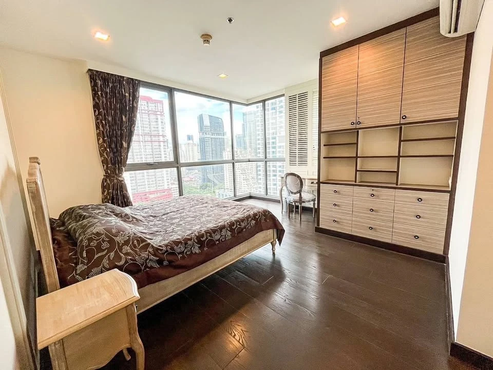 For rent: Ideo Q Phaya Thai, 19th floor, 84.5 sq m, 2 bedrooms, 2 bathrooms, fully furnished with appliances, ready to move in.