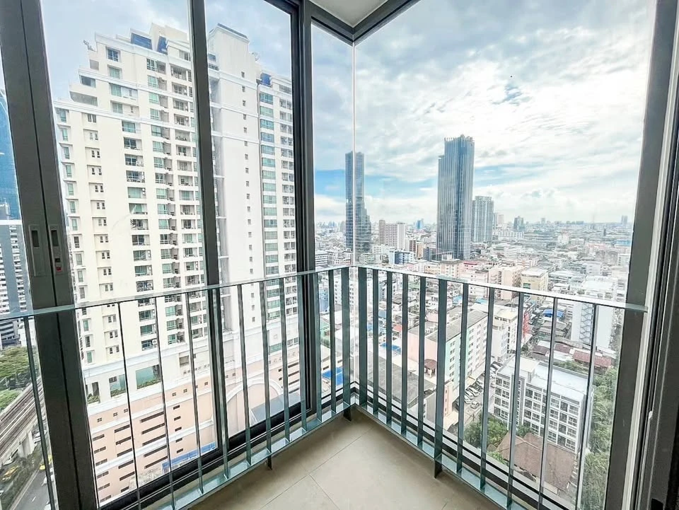 For rent: Ideo Q Phaya Thai, 19th floor, 84.5 sq m, 2 bedrooms, 2 bathrooms, fully furnished with appliances, ready to move in.