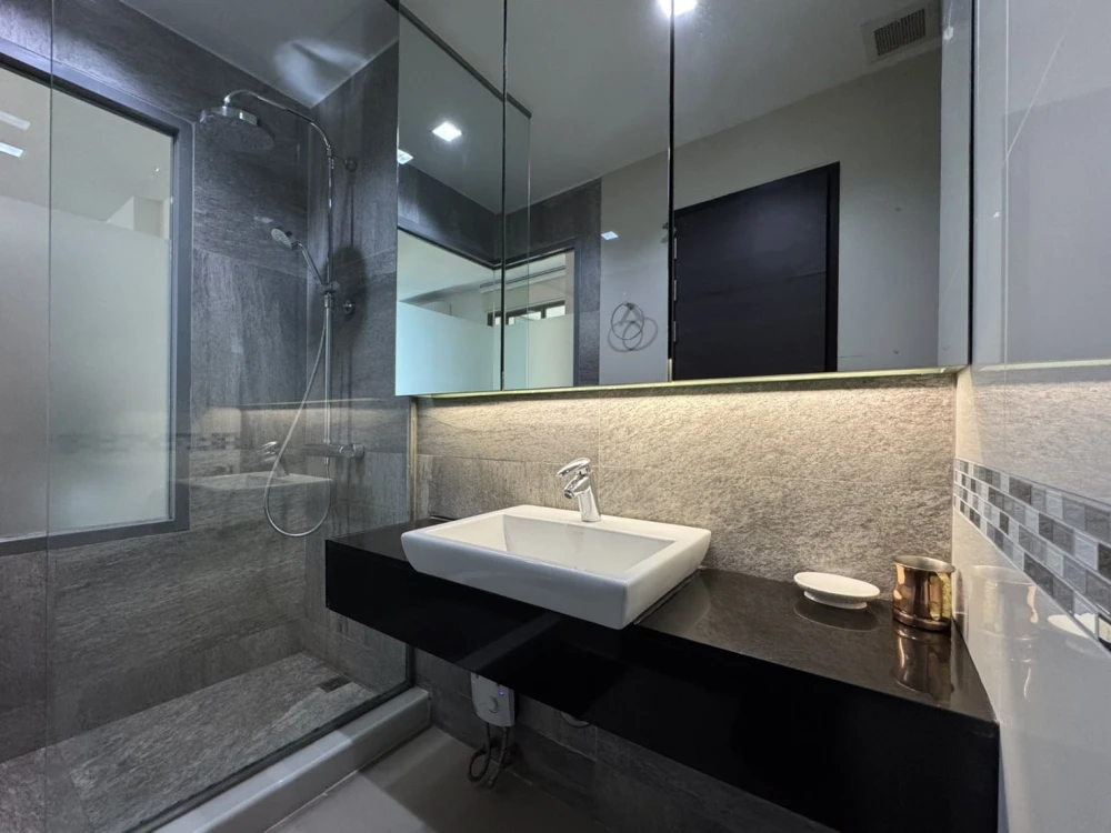 For rent, Ideo Q Phayathai, 37th floor, high floor, beautiful view, open, Duplex room, high ceiling, fully furnished, ready to move in