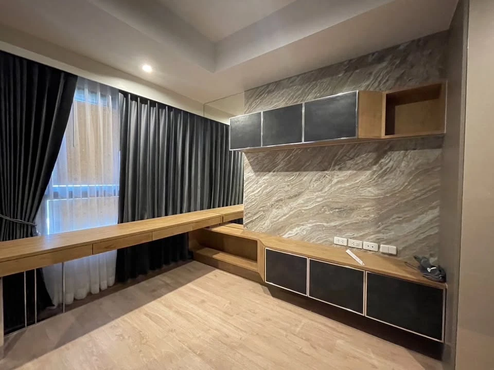 For rent: Ideo Rama 9 - Asoke, Studio type room, built-in decoration throughout the room, looks great and very livable. You will regret it if you miss