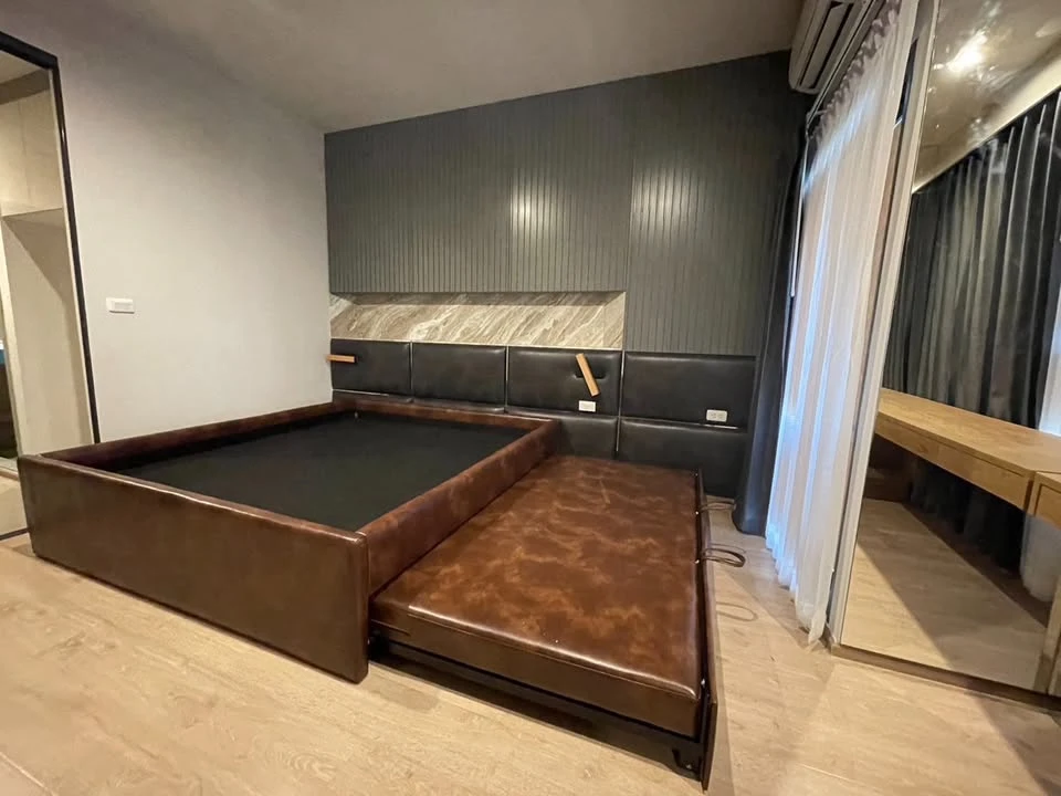 For rent: Ideo Rama 9 - Asoke, Studio type room, built-in decoration throughout the room, looks great and very livable. You will regret it if you miss