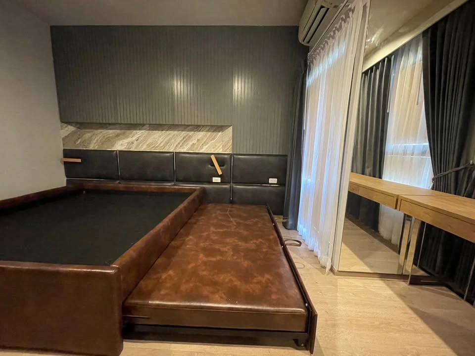 For rent: Ideo Rama 9 - Asoke, Studio type room, built-in decoration throughout the room, looks great and very livable. You will regret it if you miss