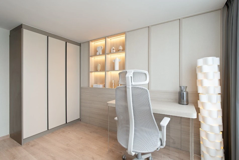 For rent: Ideo Rama 9 - Asoke. Very high floor unit with beautiful built-in furnishings throughout. Highly recommended!