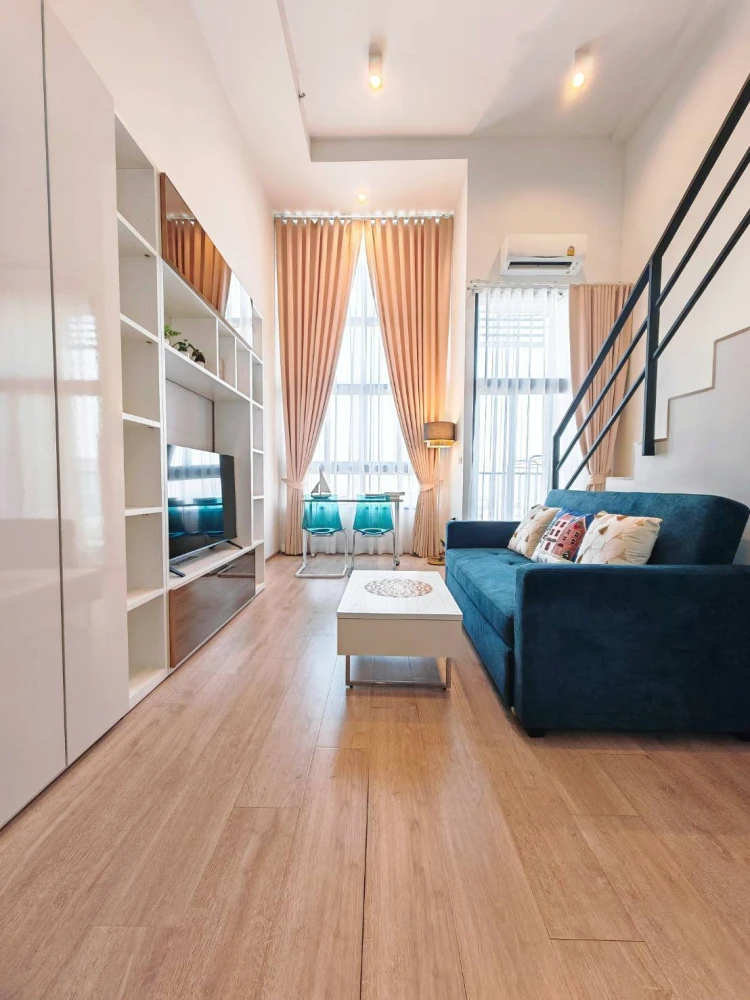 For rent, Ideo Rama 9 - Asoke, Studio Hybrid room, beautifully decorated and livable. Plus lots of electrical appliances. Hurry and reserve now.