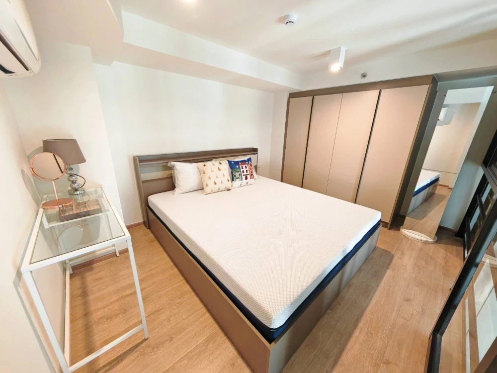 For rent, Ideo Rama 9 - Asoke, Studio Hybrid room, beautifully decorated and livable. Plus lots of electrical appliances. Hurry and reserve now.