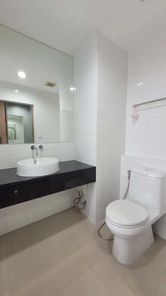 For rent: Ideo Mix Sukhumvit 103, decorated in soothing colors, complete with a full set of furniture. Hurry and reserve now!