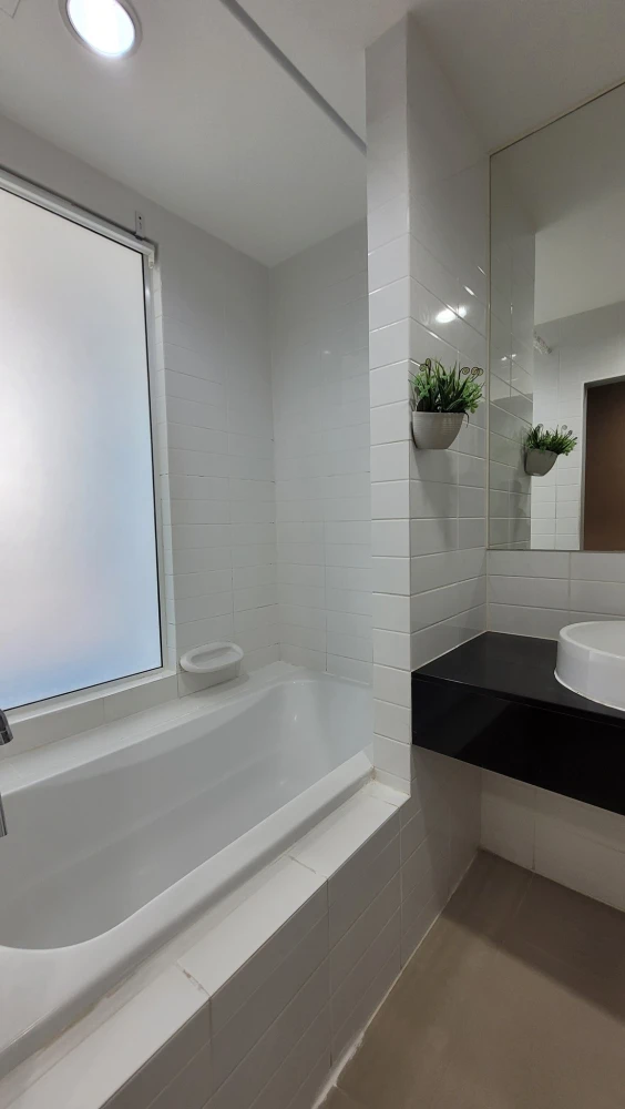 For rent: Ideo Mix Sukhumvit 103, decorated in soothing colors, complete with a full set of furniture. Hurry and reserve now!