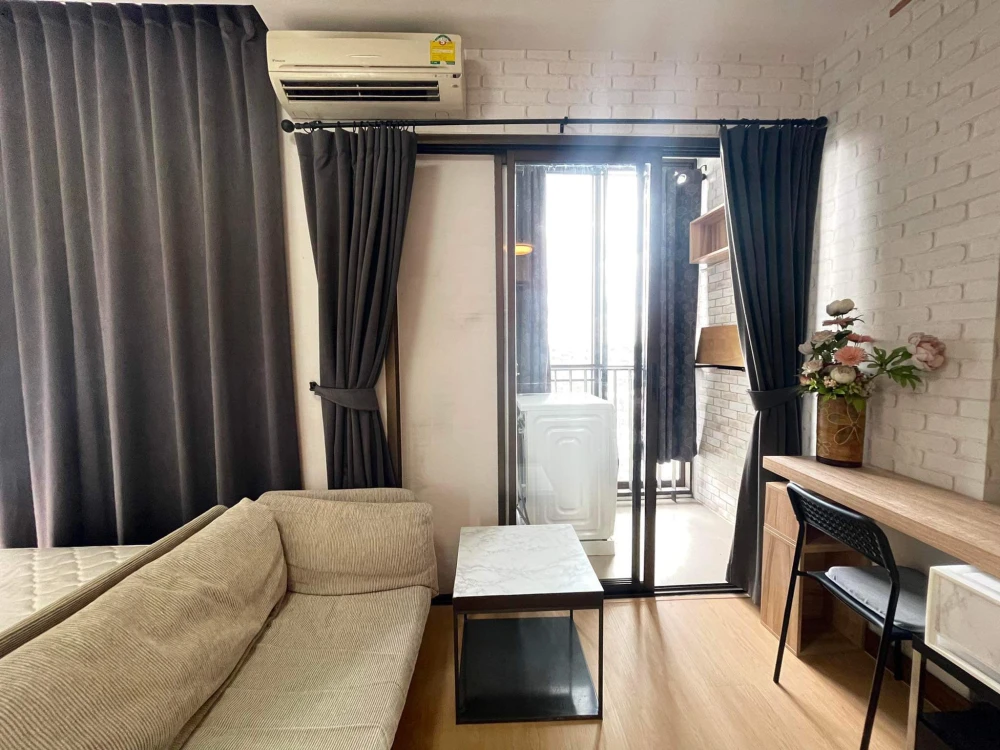 For rent, Ideo Mix Sukhumvit 103, beautiful patterned wallpaper throughout the room. Fully decorated with functions Book now, don't hesitate.