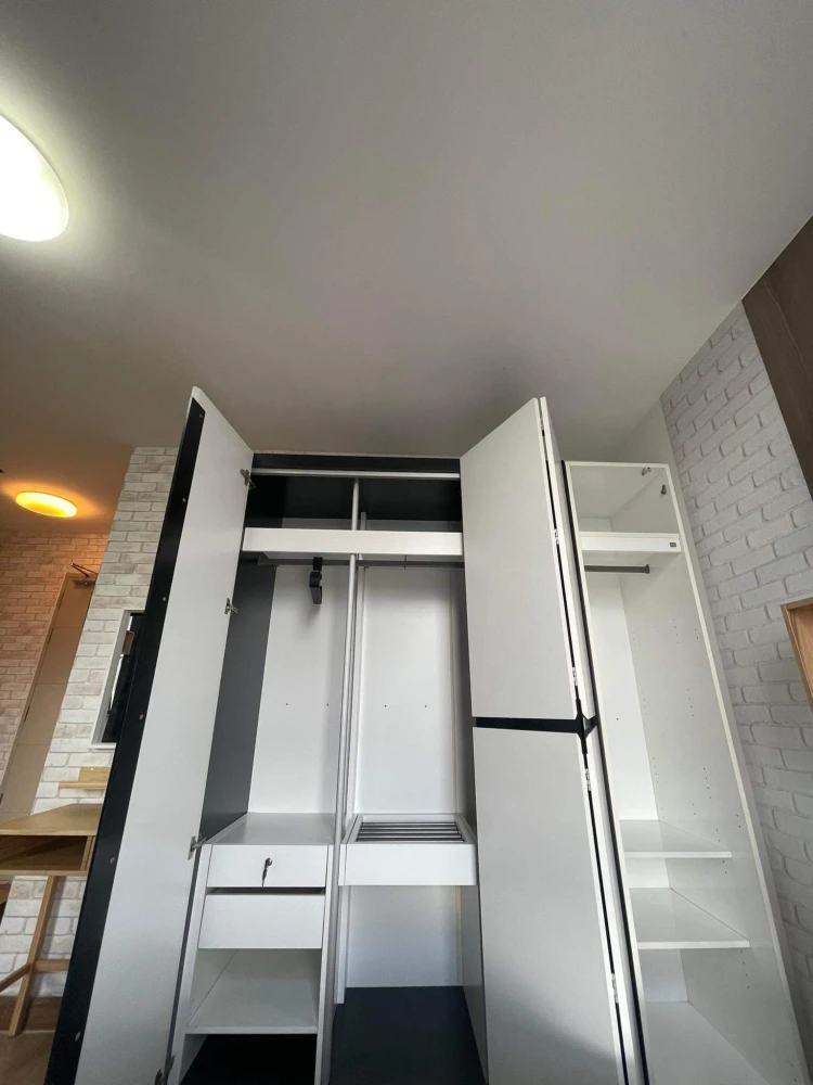 For rent, Ideo Mix Sukhumvit 103, beautiful patterned wallpaper throughout the room. Fully decorated with functions Book now, don't hesitate.