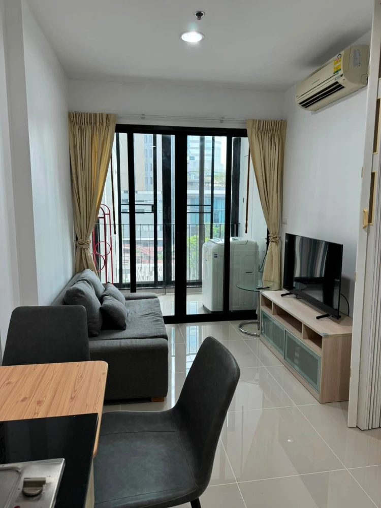 For rent: Ideo Ratchada-Huai Khwang. Spacious room with ample living space. Fully furnished with appliances. Just bring your luggage and move in!