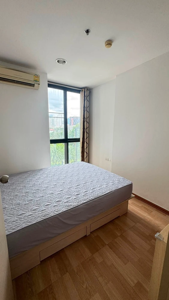 For rent: Ideo Ratchada-Huai Khwang. Spacious room with ample living space. Fully furnished with appliances. Just bring your luggage and move in!