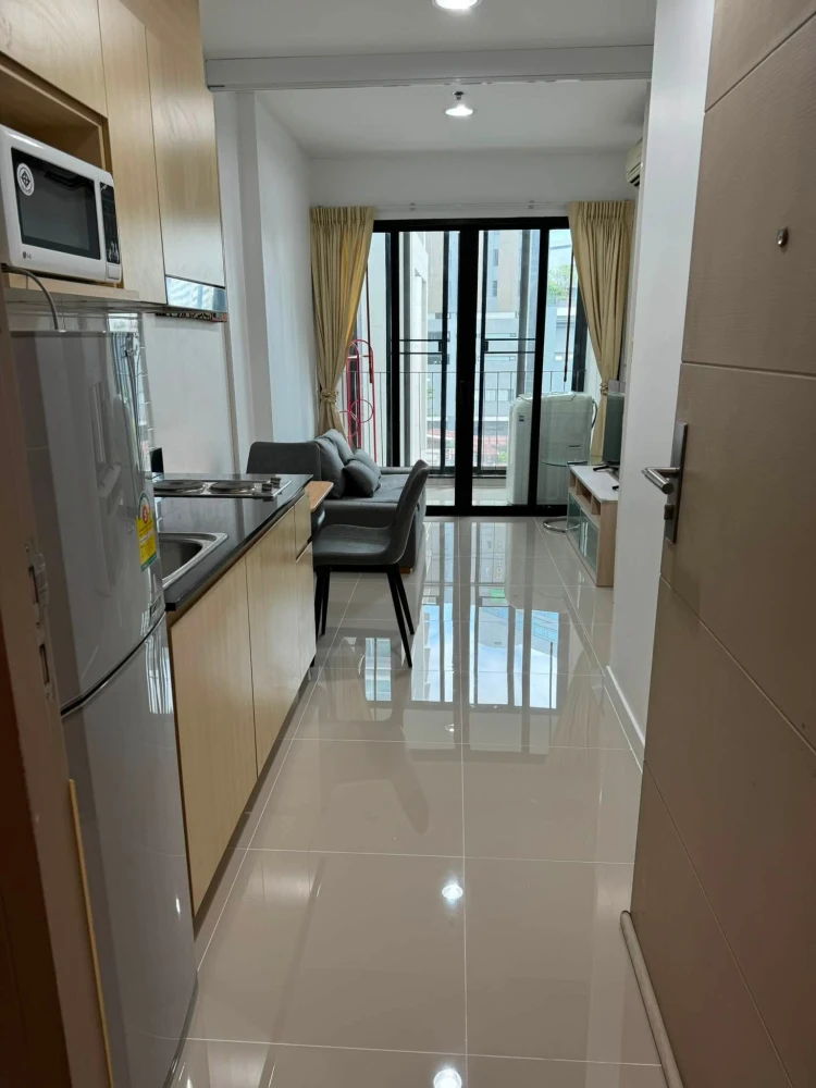 For rent: Ideo Ratchada-Huai Khwang. Spacious room with ample living space. Fully furnished with appliances. Just bring your luggage and move in!
