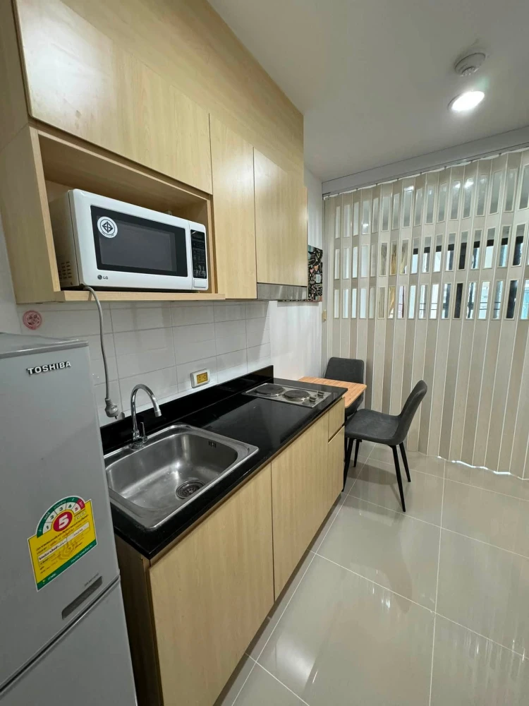 For rent: Ideo Ratchada-Huai Khwang. Spacious room with ample living space. Fully furnished with appliances. Just bring your luggage and move in!