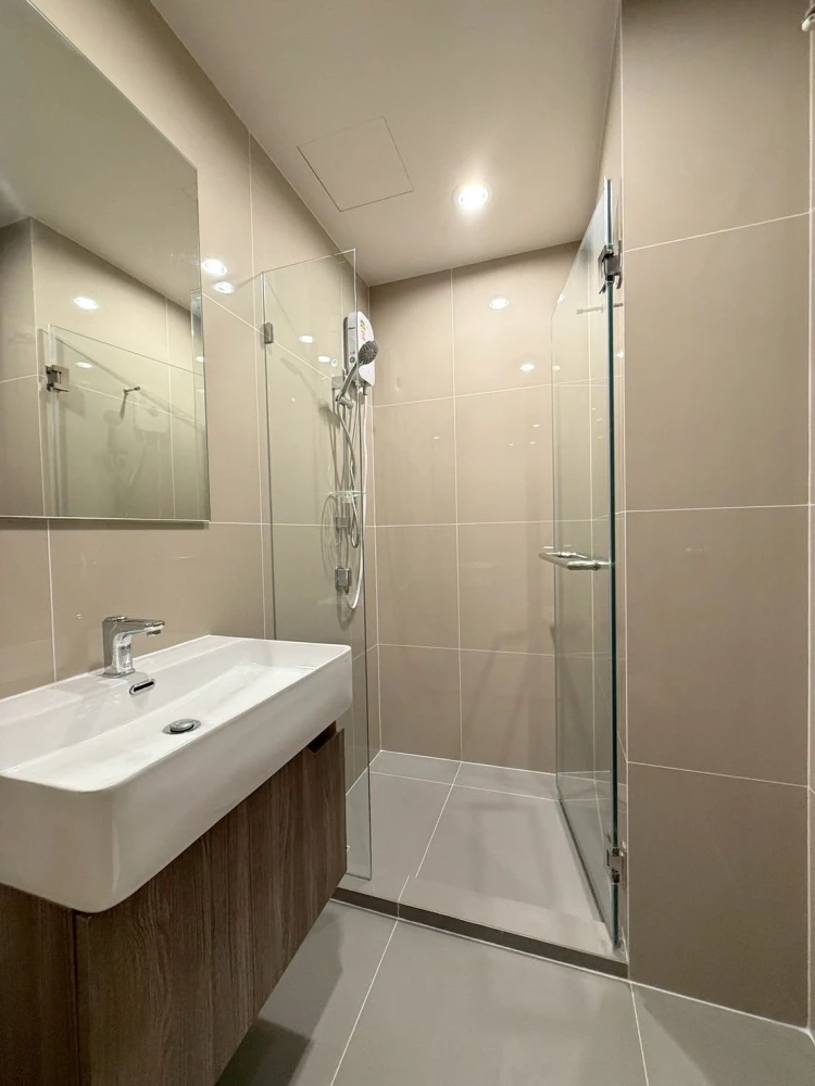 For rent: Ideo Ramkhamhaeng - Lamsalee Station, front view, swimming pool, fully furnished and appliances, ready to move in.