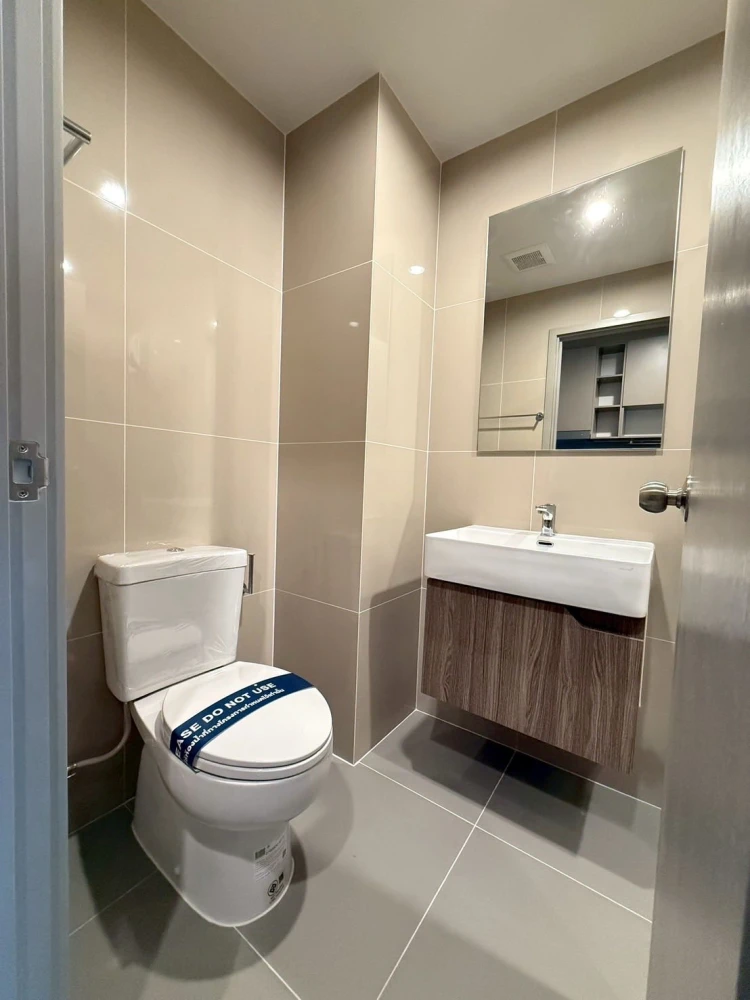 For rent: Ideo Ramkhamhaeng - Lamsalee Station, front view, swimming pool, fully furnished and appliances, ready to move in.