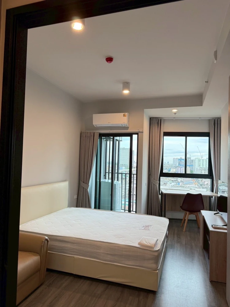 For rent: Ideo Ramkhamhaeng - Lamsalee Station, front view, swimming pool, fully furnished and appliances, ready to move in.