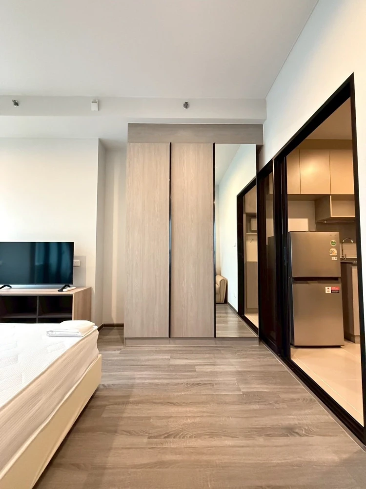 For rent: Ideo Ramkhamhaeng - Lamsalee Station, front view, swimming pool, fully furnished and appliances, ready to move in.