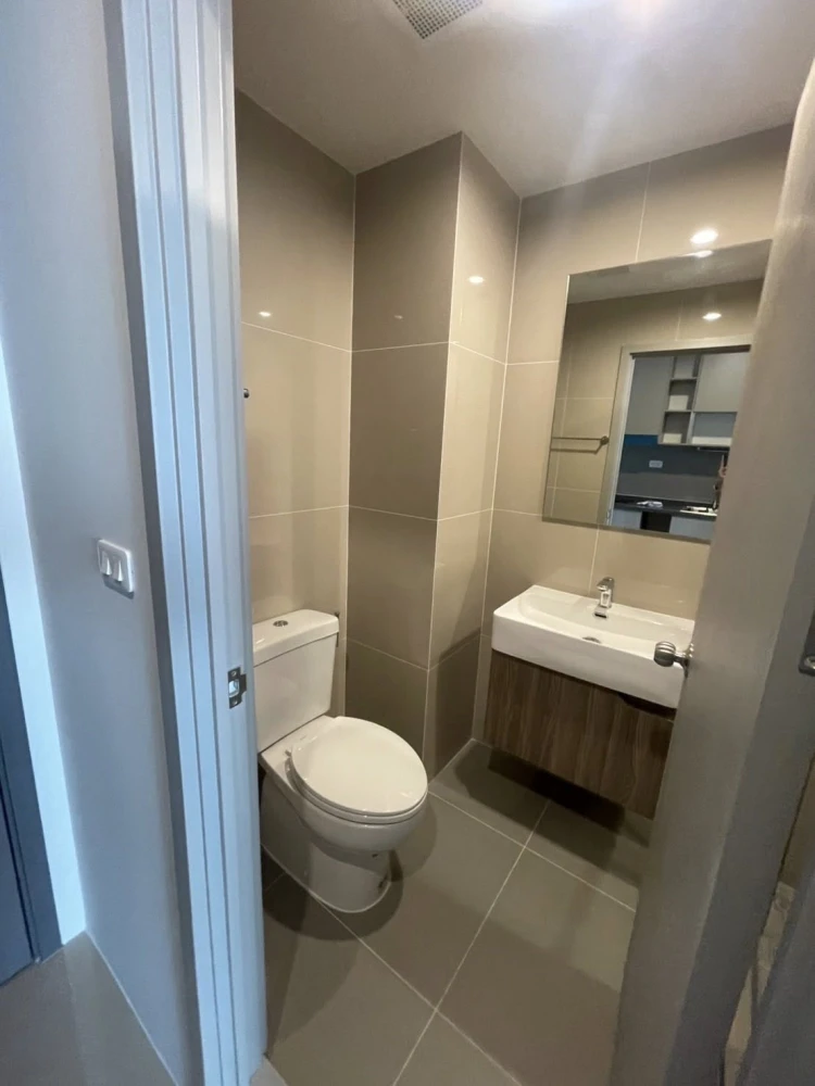For rent: Ideo Ramkhamhaeng - Lamsalee Station, Studio room with clear glass partition between kitchen and bedroom. Interested? Reserve now!