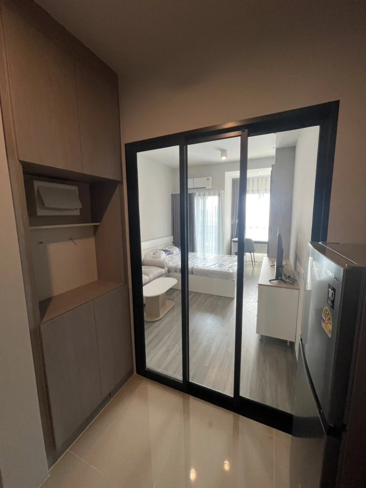 For rent: Ideo Ramkhamhaeng - Lamsalee Station, Studio room with clear glass partition between kitchen and bedroom. Interested? Reserve now!