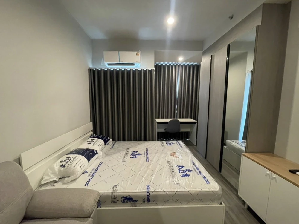 For rent: Ideo Ramkhamhaeng - Lamsalee Station, Studio room with clear glass partition between kitchen and bedroom. Interested? Reserve now!