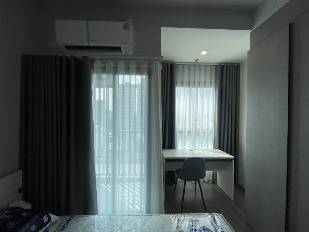 For rent: Ideo Ramkhamhaeng - Lamsalee Station, Studio room with clear glass partition between kitchen and bedroom. Interested? Reserve now!