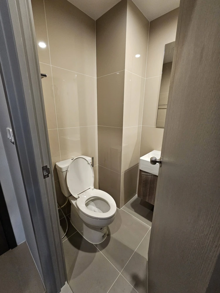 For rent: Ideo Ramkhamhaeng - Lamsali Station, studio room, 24 sq.m., fully furnished. Don't miss out!