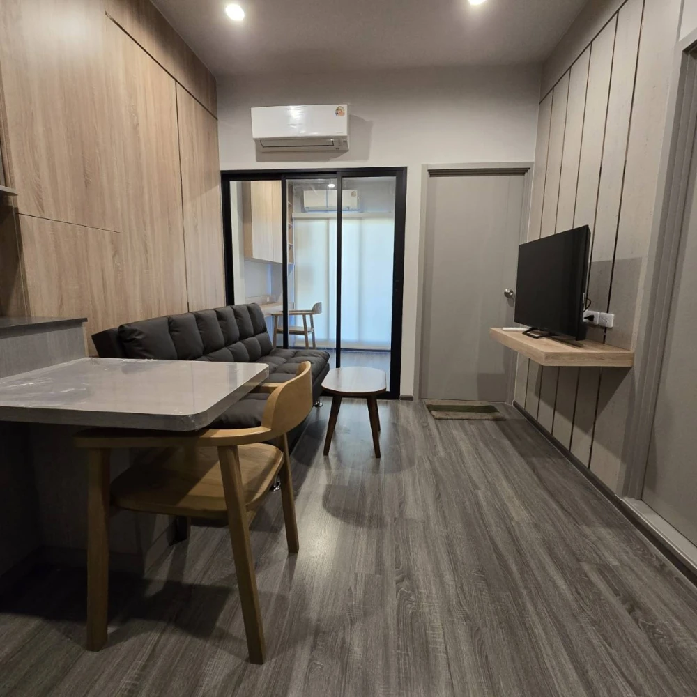 For rent: Ideo Ramkhamhaeng - Lamsali Station. Beautiful room, great location. Rent now!!
