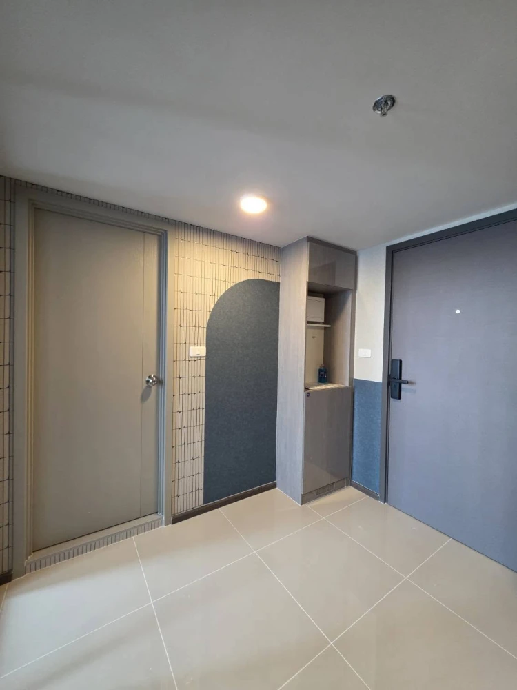 For rent: Ideo Ramkhamhaeng - Lamsalee Station. High ceiling, airy, modern style, river view, boats passing by, fully furnished. Interested? Reserve n
