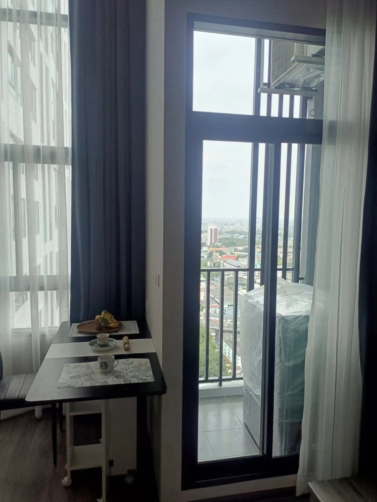 For rent: Ideo Ramkhamhaeng - Lamsalee Station. High ceiling, airy, modern style, river view, boats passing by, fully furnished. Interested? Reserve n