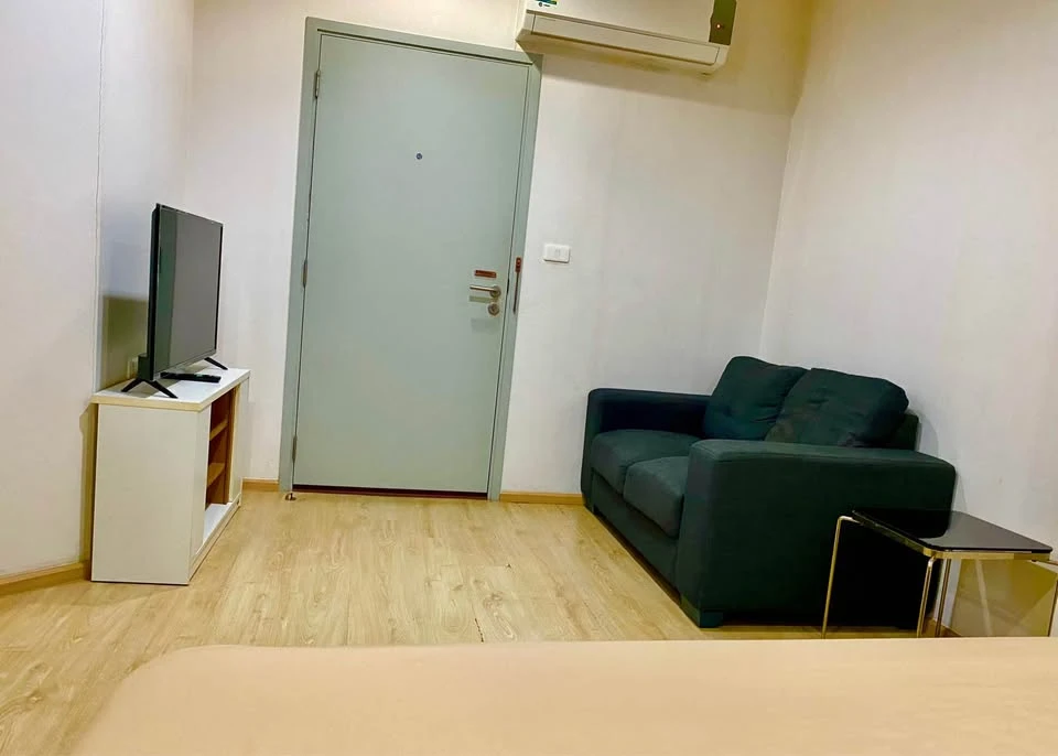 For rent: Ideo Sathorn-Tha Phra, 11th floor, swimming pool view, not hot, fully furnished, ready to move in, don't miss out if you book.