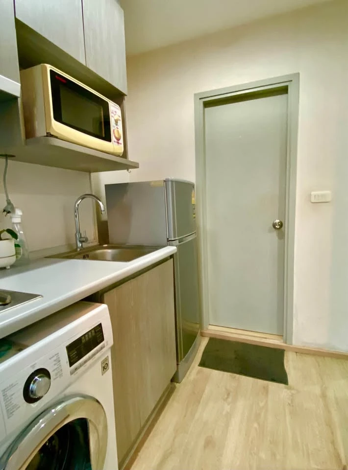 For rent: Ideo Sathorn-Tha Phra, 11th floor, swimming pool view, not hot, fully furnished, ready to move in, don't miss out if you book.