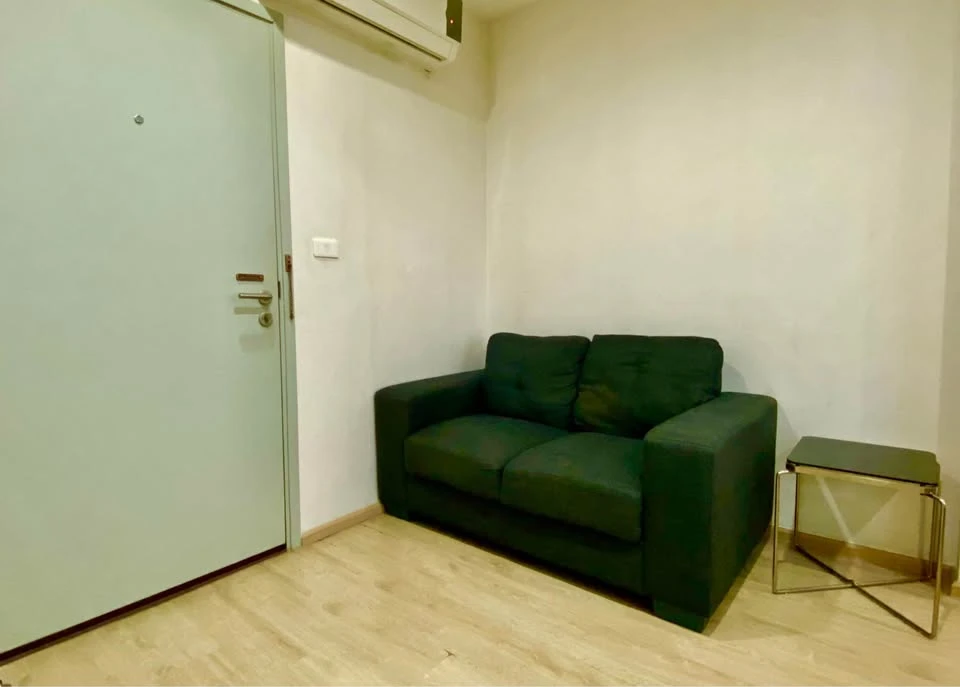 For rent: Ideo Sathorn-Tha Phra, 11th floor, swimming pool view, not hot, fully furnished, ready to move in, don't miss out if you book.
