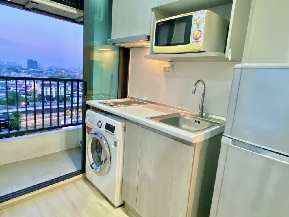 For rent: Ideo Sathorn-Tha Phra, 11th floor, swimming pool view, not hot, fully furnished, ready to move in, don't miss out if you book.