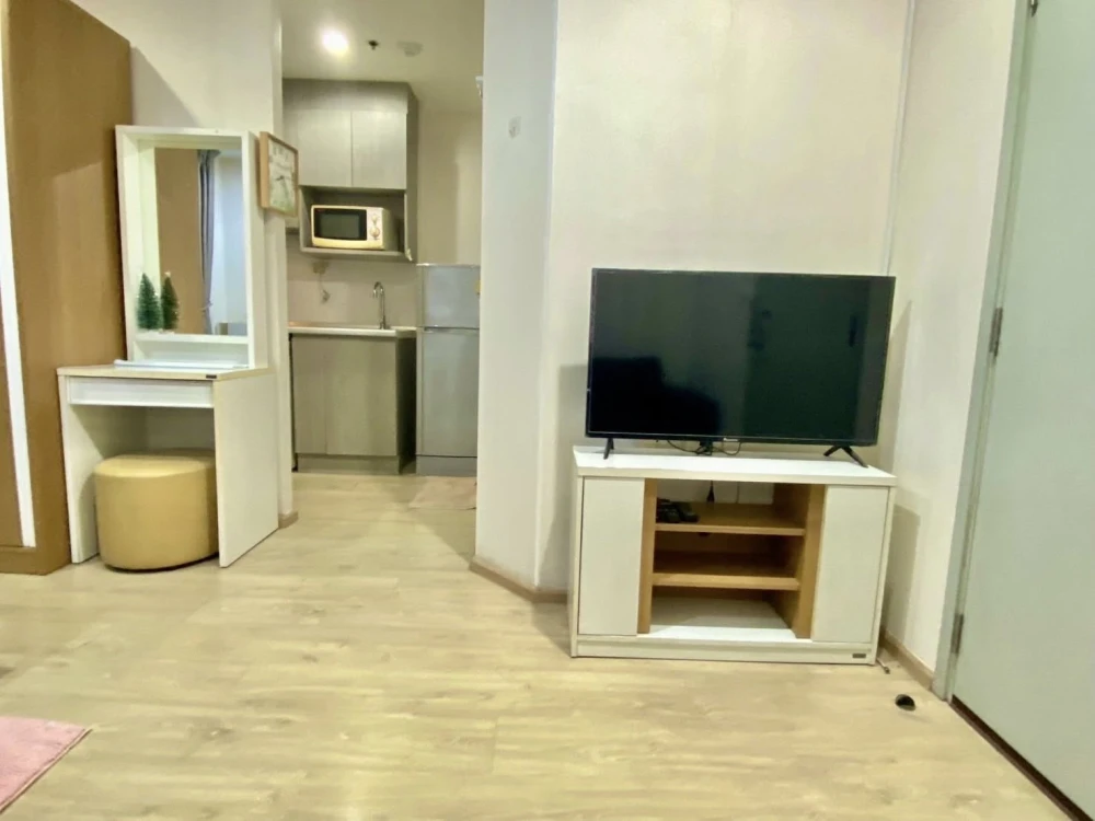 For rent: Ideo Sathorn-Tha Phra, 11th floor, swimming pool view, not hot, fully furnished, ready to move in, don't miss out if you book.