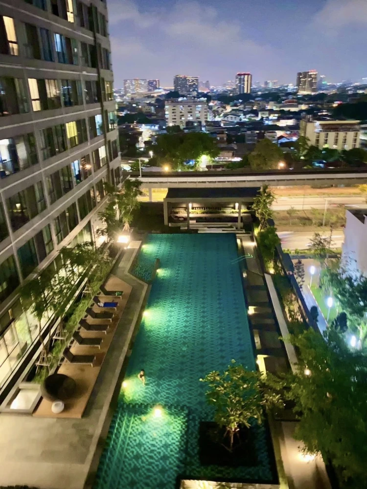 For rent: Ideo Sathorn-Tha Phra, 11th floor, swimming pool view, not hot, fully furnished, ready to move in, don't miss out if you book.