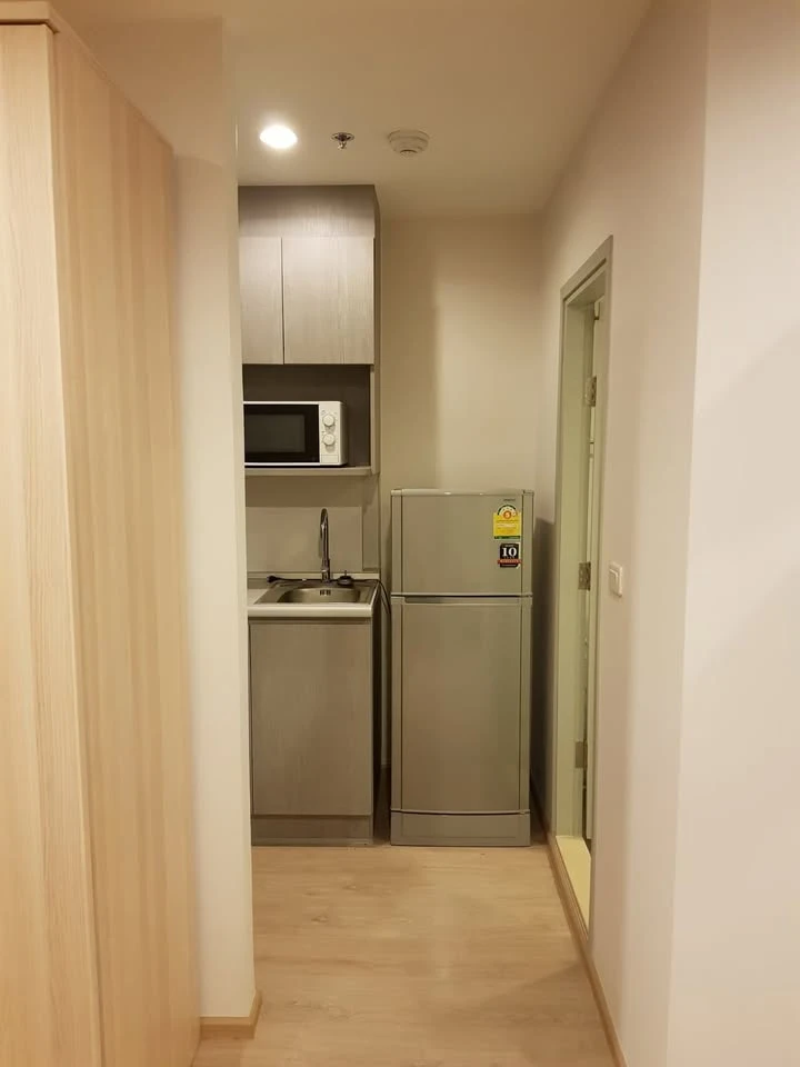 For rent: Ideo Sathorn-Tha Phra, studio room, beautifully decorated with wallpaper, airy and comfortable view, fully furnished, ready to move in.