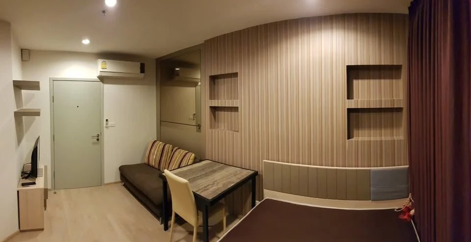 For rent: Ideo Sathorn-Tha Phra, studio room, beautifully decorated with wallpaper, airy and comfortable view, fully furnished, ready to move in.