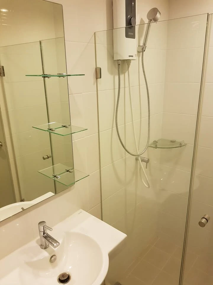 For rent: Ideo Sathorn-Tha Phra, studio room, beautifully decorated with wallpaper, airy and comfortable view, fully furnished, ready to move in.