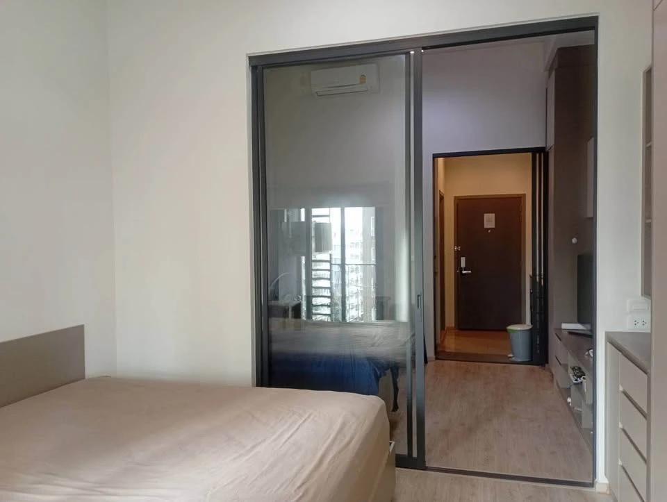 For rent, Ideo Sathorn-Wongwian Yai, 6th floor, complete with furniture and electrical appliances. Book now, don't miss out.
