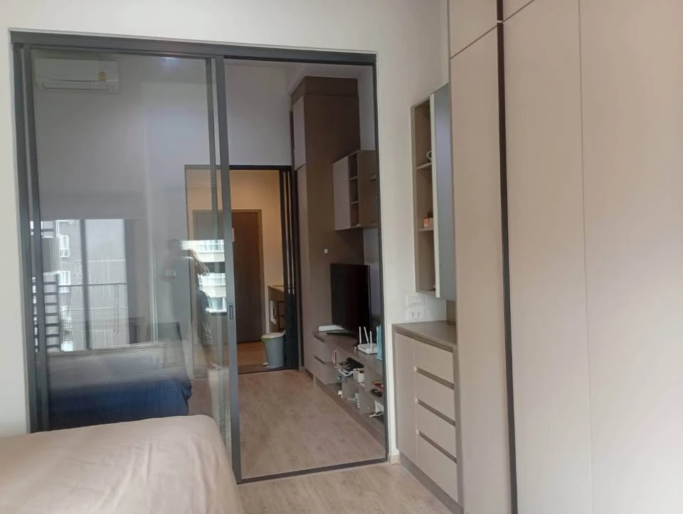 For rent, Ideo Sathorn-Wongwian Yai, 6th floor, complete with furniture and electrical appliances. Book now, don't miss out.