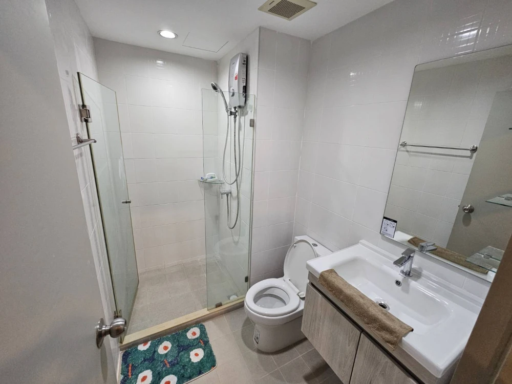 For rent: Ideo Sathorn-Tha Phra. Nice, spacious high-floor unit. Book now!