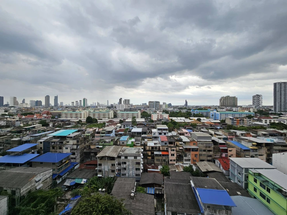 For rent: Ideo Sathorn-Tha Phra. Nice, spacious high-floor unit. Book now!